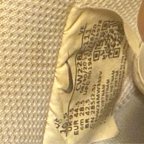 Nike Custom Black and white Sneakers - Picture 16 of 16